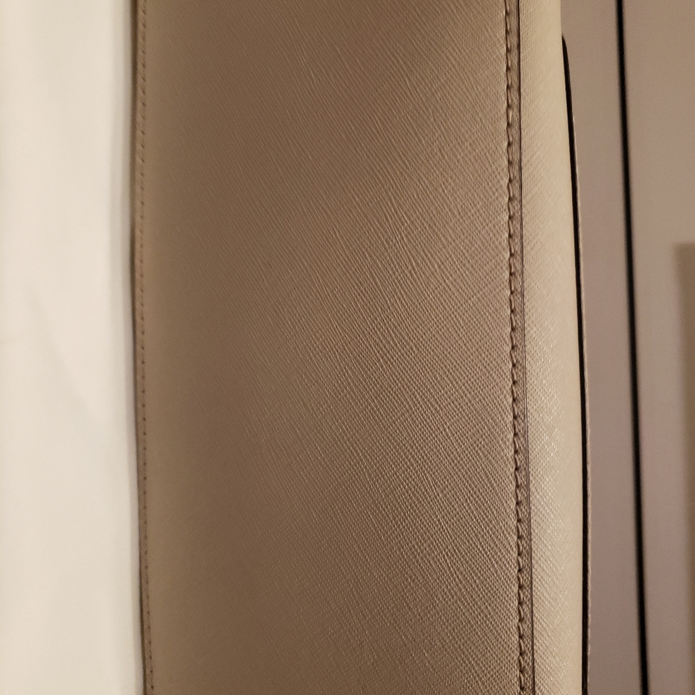 100% - Authentic Beautiful Michael Kors bag - Picture 7 of 9